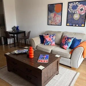 Hansen House 2 With Private Parking , Cardiff United Kingdom
