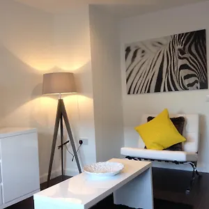 Mode - Urquhart Court , Aberdeen United Kingdom